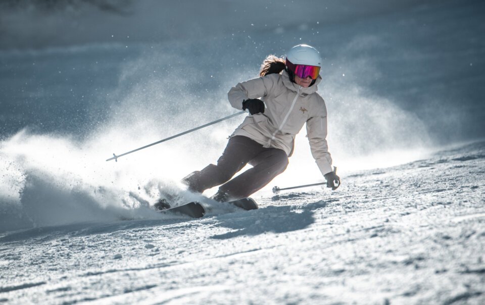 Skifahrerin im Schnee | © Atomic Austria GmbH