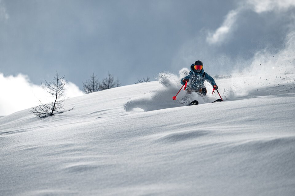 © Fischer Sports GmbH Skifahrer im Tiefschnee | © Fischer Sports GmbH