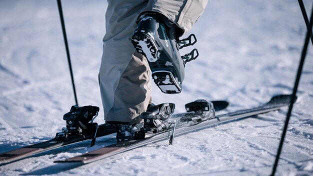 Ski boots being released from bindings. | © IIC - INTERSPORT International Corporation GmbH