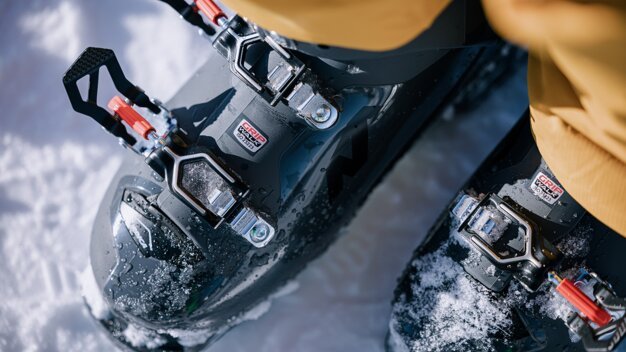 Ski boots in snow. | © IIC - INTERSPORT International Corporation GmbH