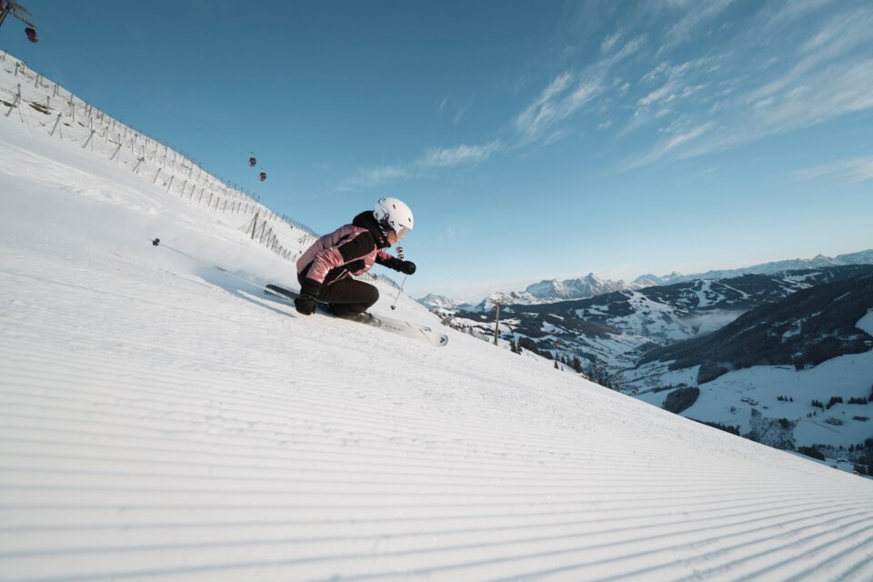 © INTERSPORT International Corporation GmbH Skier on a groomed slope. | © INTERSPORT International Corporation GmbH