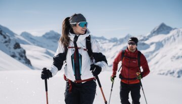 Two people ski touring in the mountains. | © INTERSPORT International Corporation GmbH