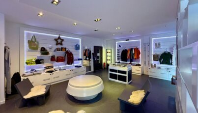 Innenraum eines Bekleidungsgeschäfts