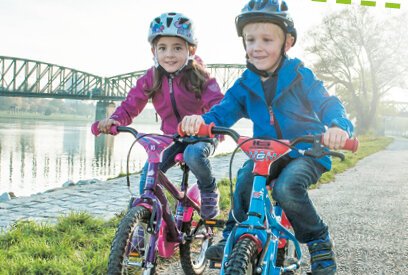 Kinder auf Donauradweg